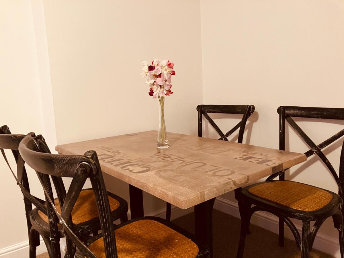 Cosy Home Near Hospital 칼라일 외부 사진